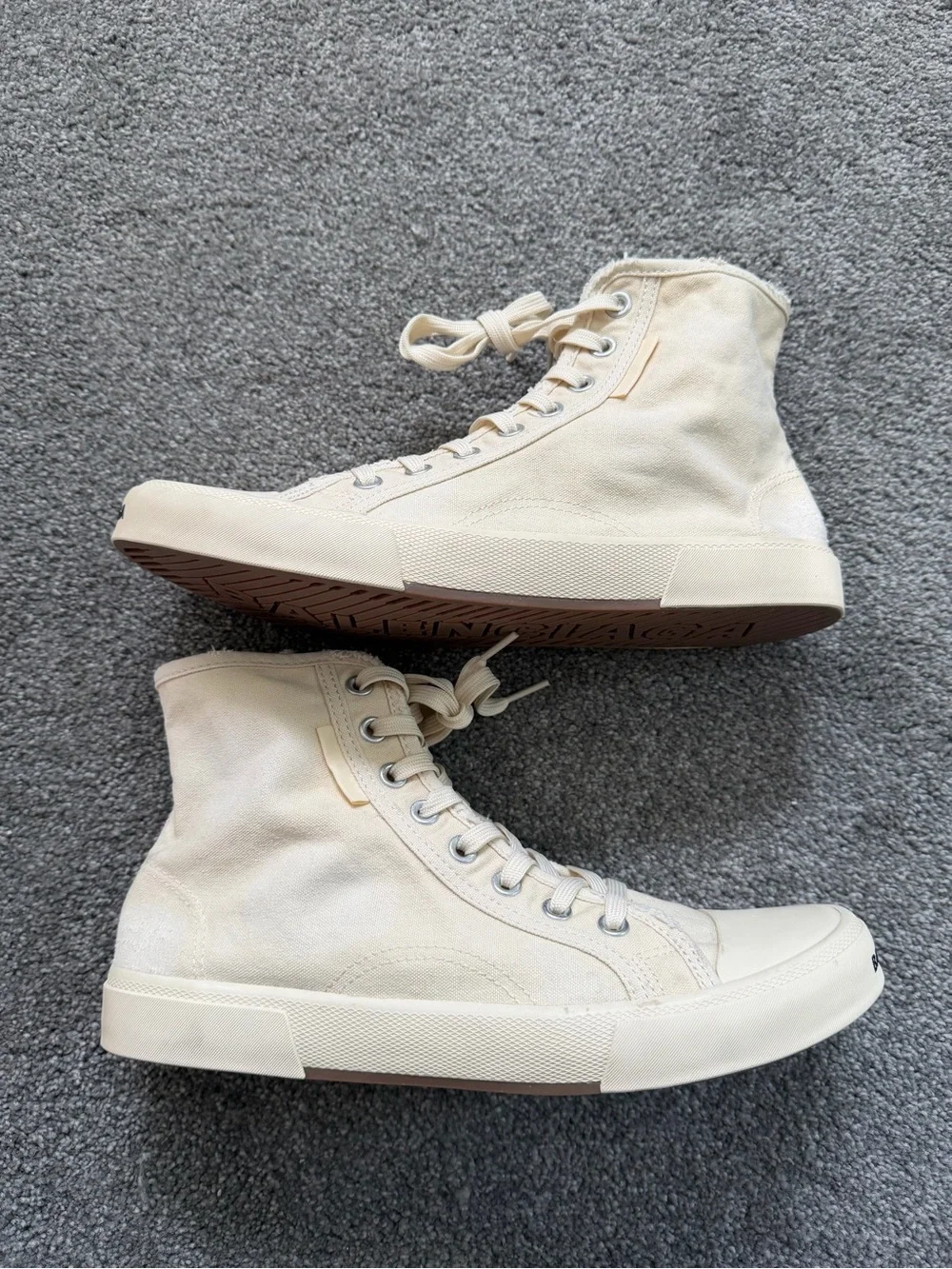 Size 42 - Balenciaga Paris High Top Sneakers cream/White Distressed Canvas - Picture 2 of 9